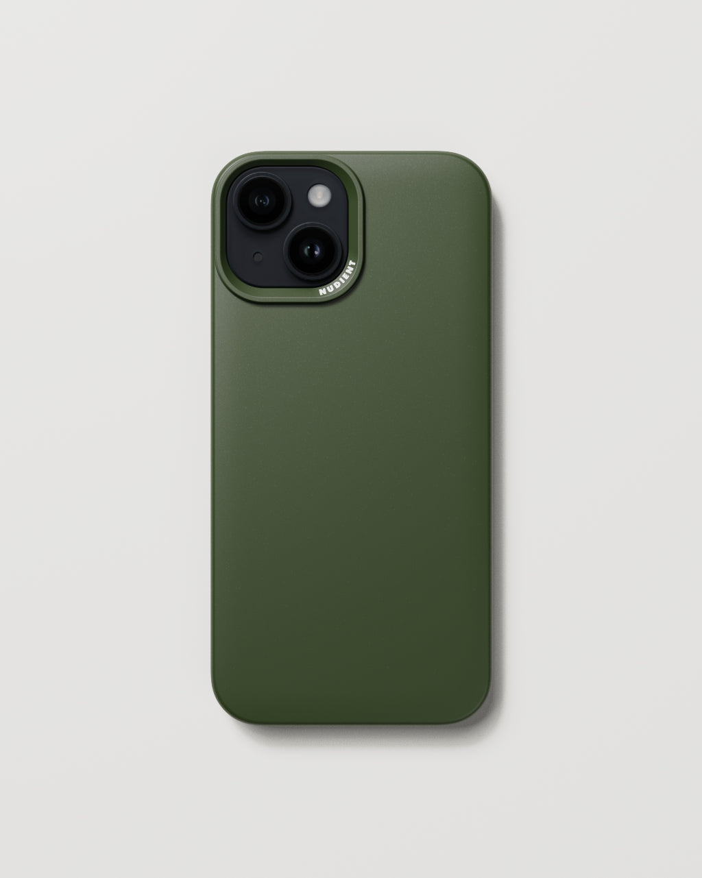 Nudient Dun Hoesje Voor IPhone 15 Pro - Pine Green, MagSafe Compatibel, Gemaakt Van Gerecycled Plastic