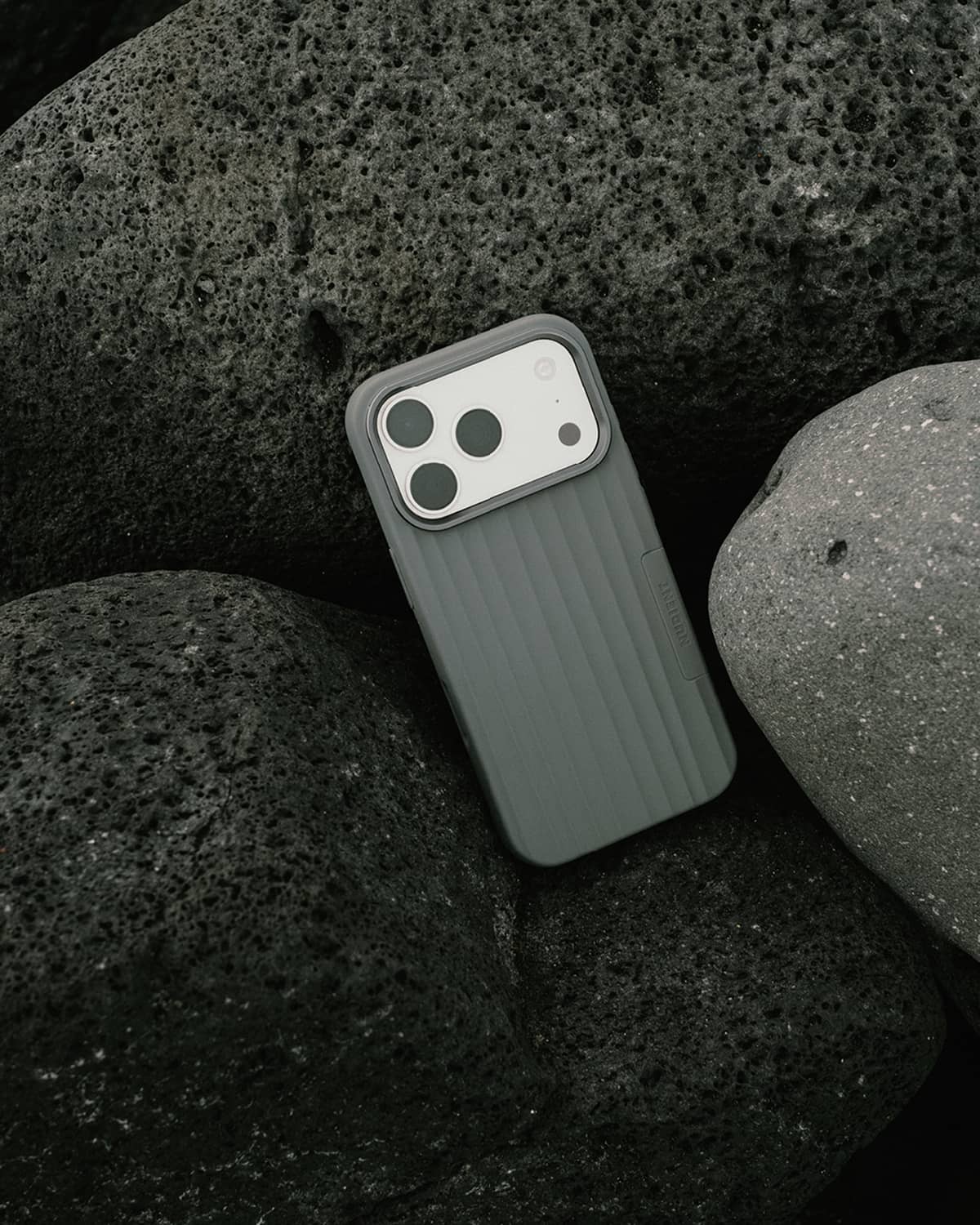 iPhone 16 Bold Cases – NUDIENT