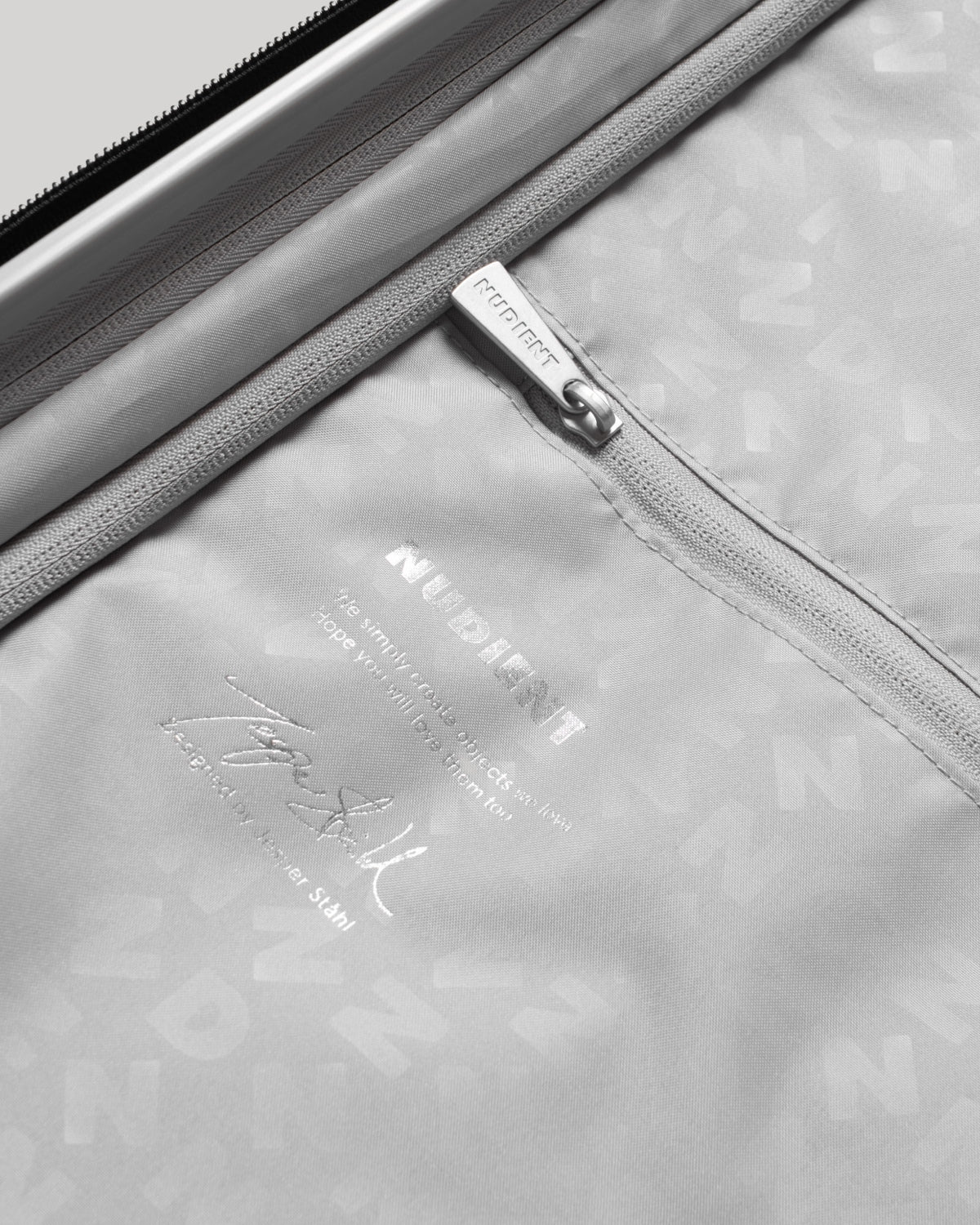 Bold Check-in Bag (M) V2