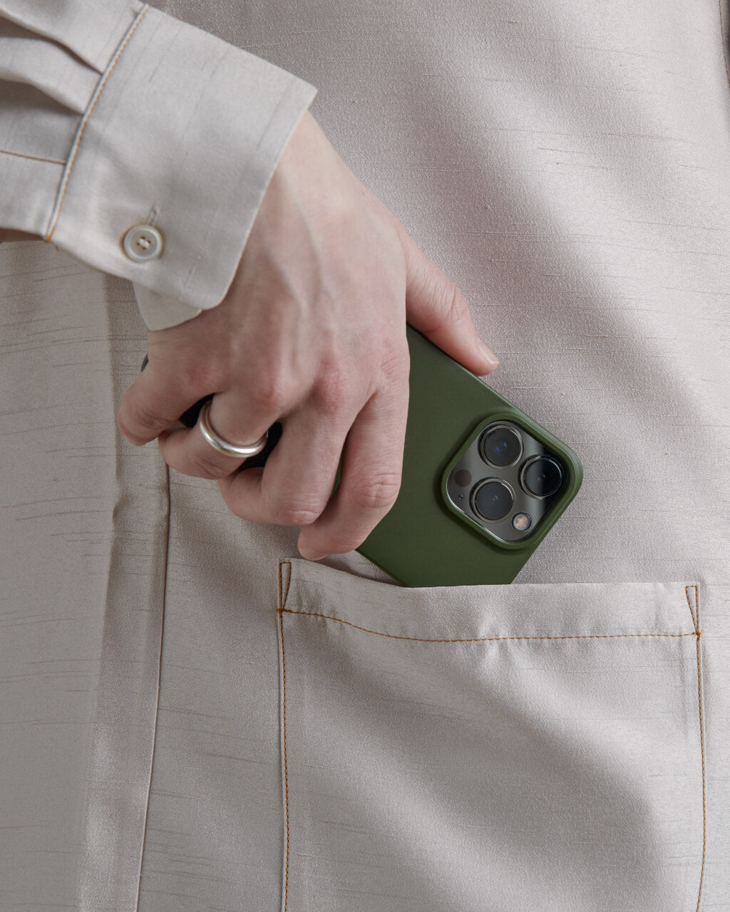 Thin Case MagSafe - Pine Green - iPhone 13 Pro – NUDIENT