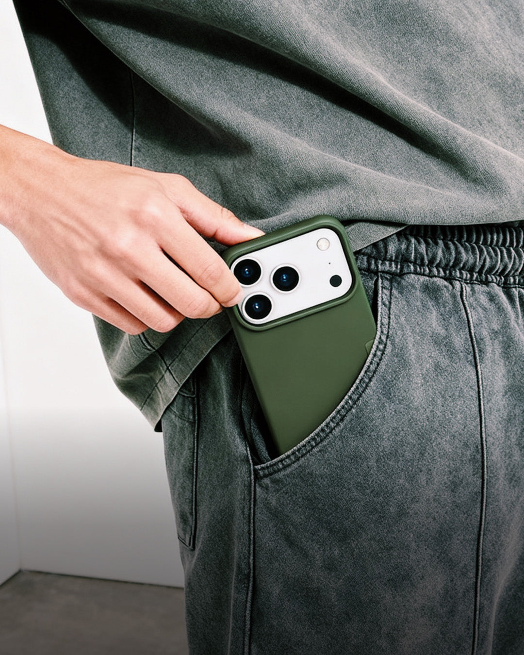 Thin Case MagSafe - Concrete Grey - iPhone 17 Pro – NUDIENT